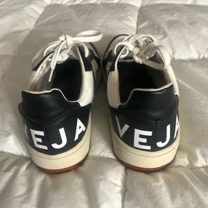 Veja  Bastille  B Mesh Pandas